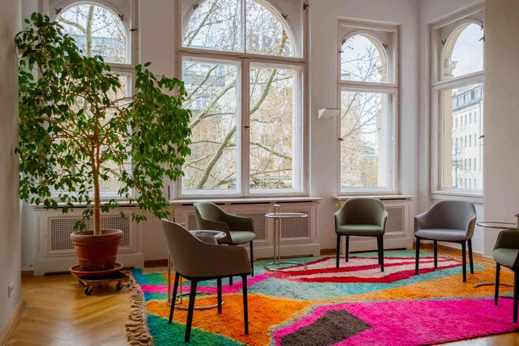 Oberberg Tagesklinik Berlin K&uuml;rf&uuml;rstendamm gro&szlig;er Gruppentherapieraum